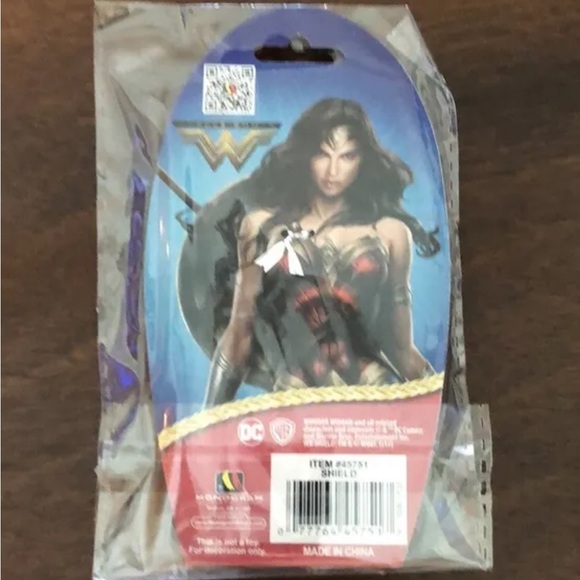 DC Comics Justice League Wonder Woman Shield Key Chain Pewter With Clip. New. - Picture 4 of 7